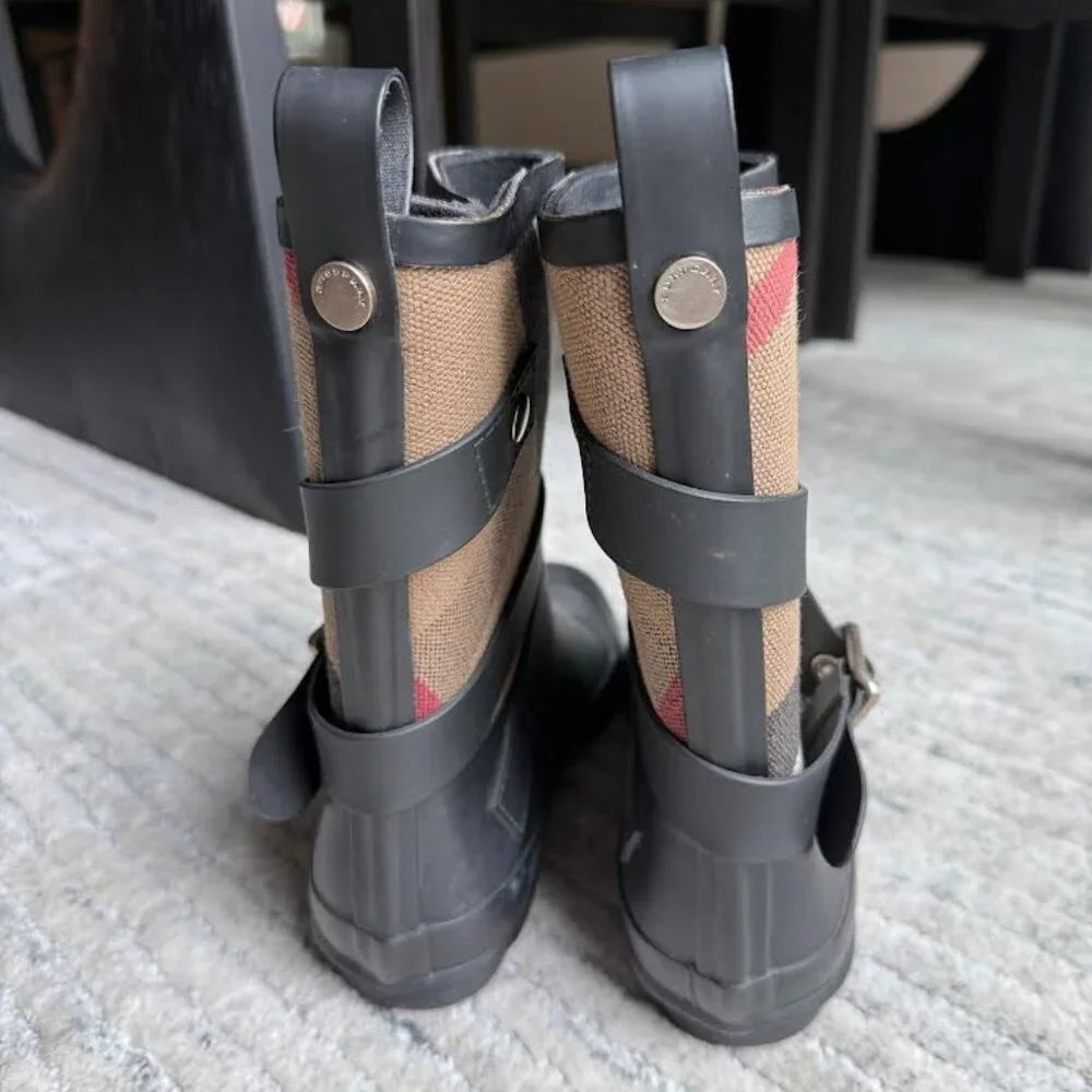 BURBERRY Check Detail Belted Rain Boots - Size 38 - Picture 2 of 8